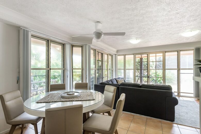 Apartamentos Sea Breeze On Main Beach
