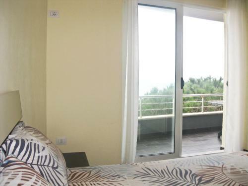 2 Beachfront Apartments + Parking + Wifi