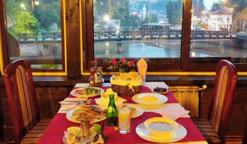 Hostal Pansion River
