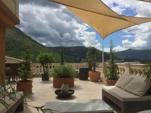 Hostal Shangri La Mansion
