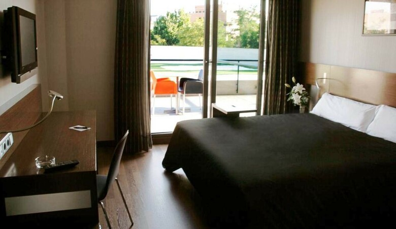 Hotel Tach Madrid Airport