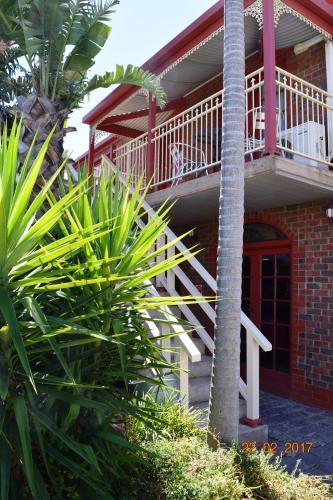 Early Australian Motor Inn