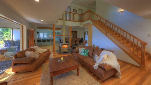 The Avenue At Montville Gracious House