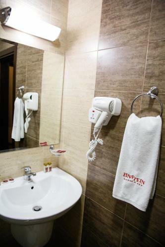 Hostal Einstein House & Spa