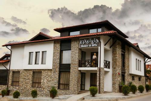 Hostal Einstein House & Spa