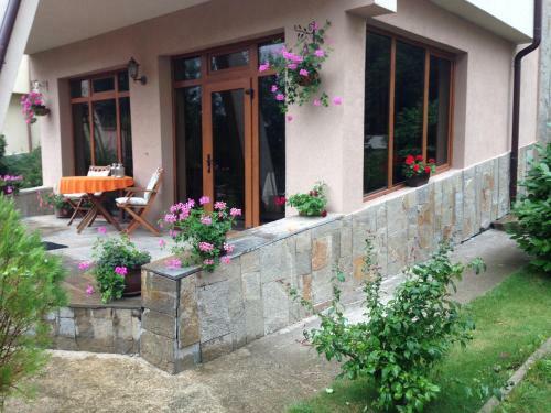 The Lake Villa