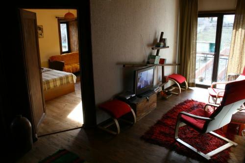 Hostal Guesthouse Karaivan