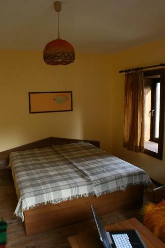 Hostal Guesthouse Karaivan