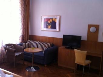 Hostal Madar Caf� Central Melk