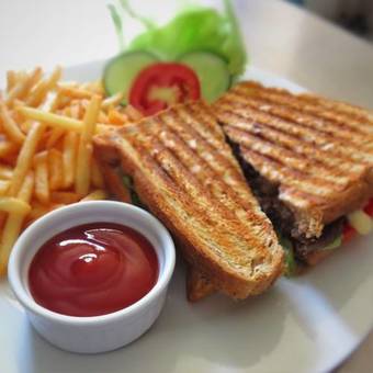 Hotel Kav's Beach Resort