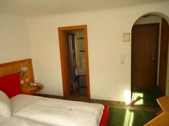 Hotel Dorfgasthof Schl�sslstube***