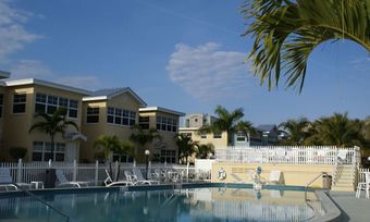 Hotel Barefoot Beach Condo Resort