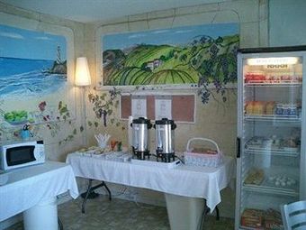 Hotel Foghorn Harbor Inn