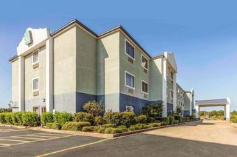 Hotel Quality Inn And Suites Jackson Int'l Airport