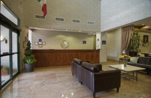 Lexington Marco La Guardia Hotel