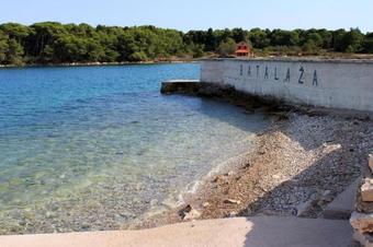 Family Friendly Seaside Apartments Ugljan - 828