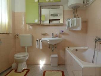 Two-bedroom Apartment In Novi Vinodolski/vinodolska Riviera 15274