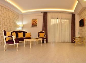 Hotel White Tuana