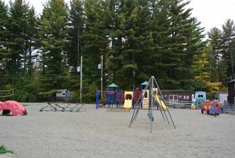 Lake George Escape 28 Ft. Cabin 10