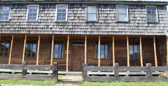 Hostal La Casona Puelo Lodge