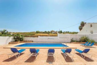 Paratella Villa Sleeps 8 Wifi