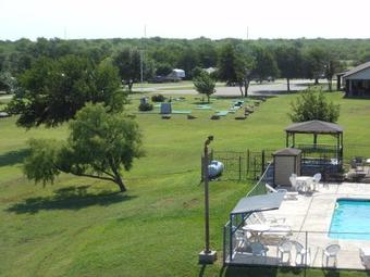 Bay Landing Camping Resort Cabin 8
