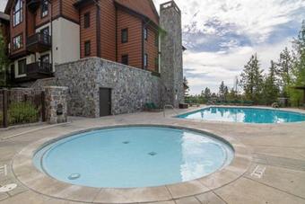 Lodge King Hotel Room 316