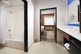 Holiday Inn Express Hotel & Suites San Antonio