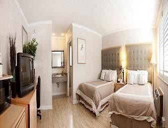 Hotel Howard Johnson Express Inn