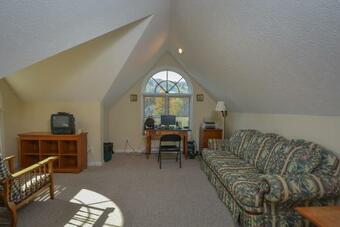 By The Lake Five-bedroom Holiday Home