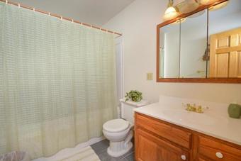 Rock Lodge Cabin Four-bedroom Holiday Home