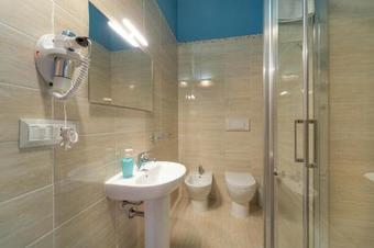 Hostal Budget Rooms Carbonazzi 17