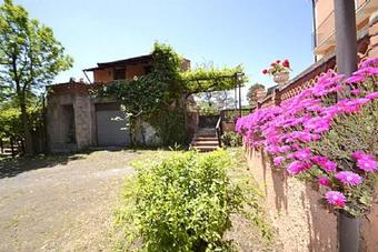 Viagrande Villa Sleeps 2