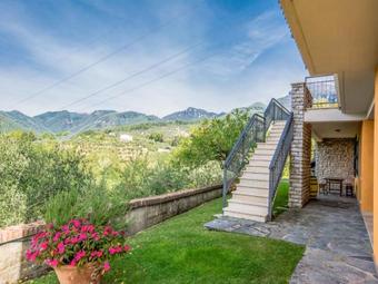 Locazione Turistica La Casa Al Monte