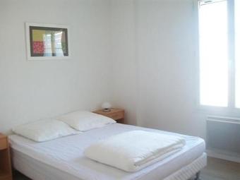 House 1200m Grande Plage, Dans Village Typique, Maison T 5 Tout Confort Avec Jardinet Clos