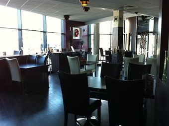 Hotel Travellers Inn