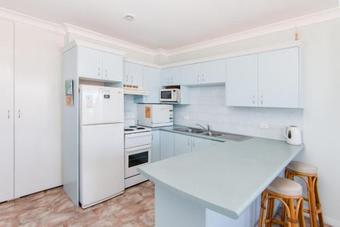 Fairholme 8, Perfect Lakefront Position