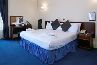 Symphony Lovat Hotel(.)