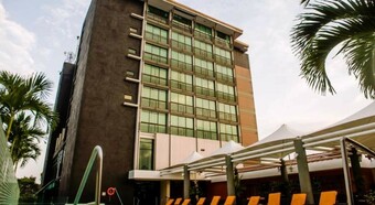 Radisson Summit Hotel & Golf