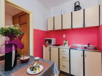 Three-bedroom Apartment In Kolocep