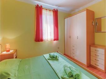 Two-bedroom Apartment In Martinscica