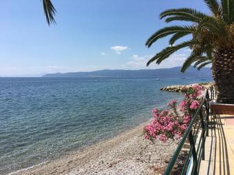 Beach House Of Agioi Theodoroi