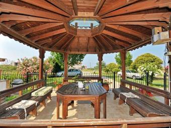 Amaranthos Apartments