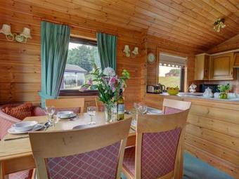 Holiday Home Lakeview Lodge.1