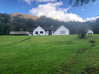 Wildwood Farmhouse With Hot Tub