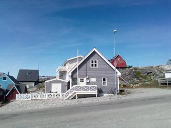 Villa Hotel Nuuk - Apartment Nanoq