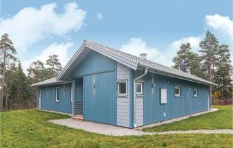 Three-bedroom Holiday Home In Larbro