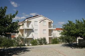 One-bedroom Apartment In Okrug Gornji II