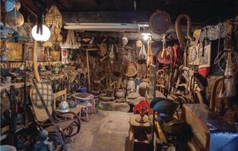 Three-bedroom Apartment In Zagvozd