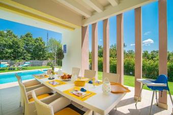 Stokovci Villa Sleeps 6 Pool Air Con Wifi